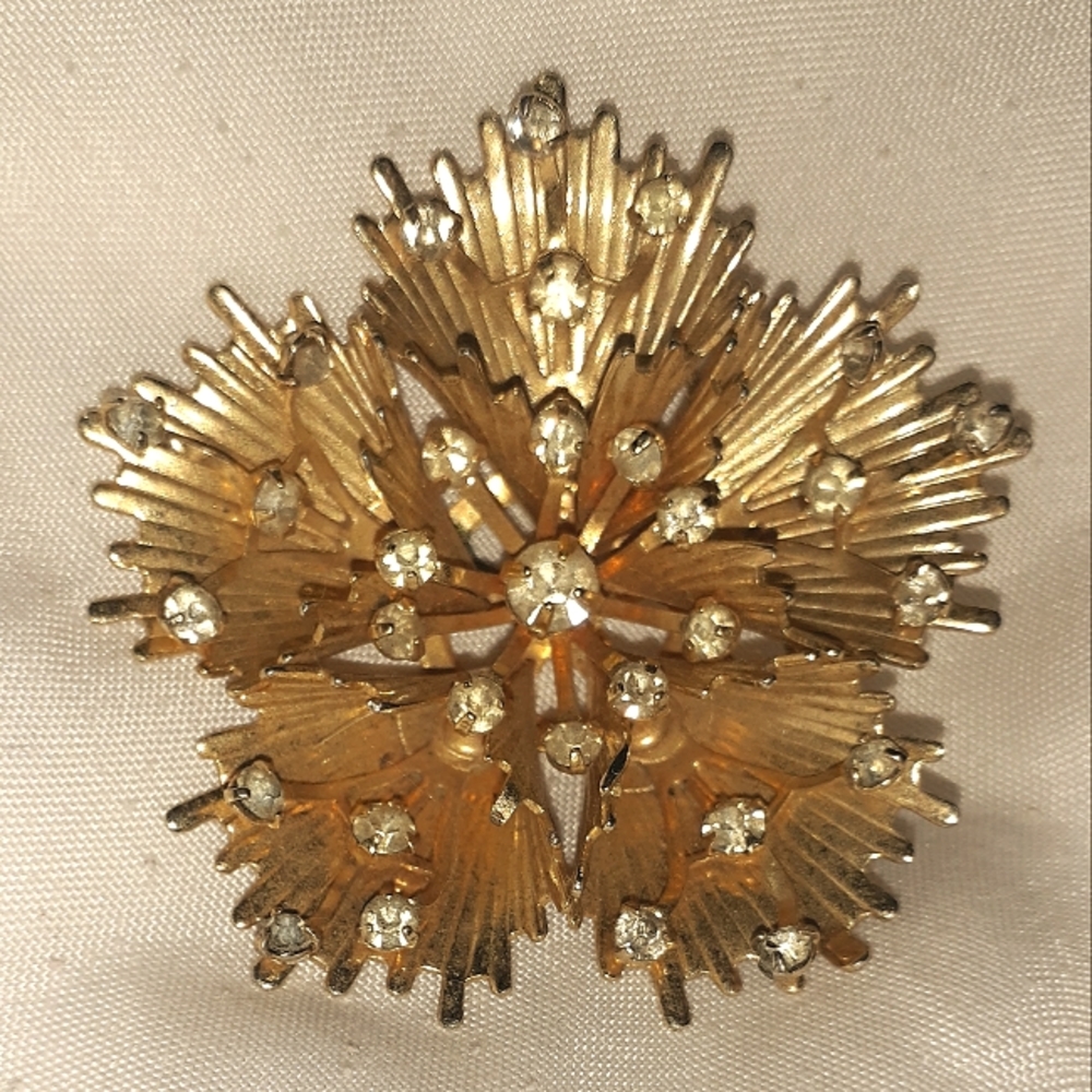 Vintage EmJ emmons goldtone rhinestone starburst pin brooch